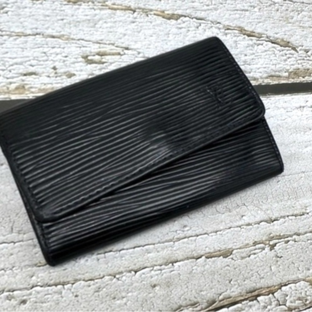 AUTHENTIC Louis Vuitton key holder. Previously owned. Color: Black. - Picture 4 of 14